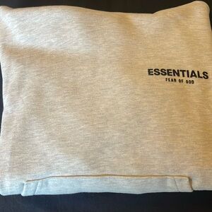 Essentials Fear Of God hoodie! Excellent condition never worn. Men’s